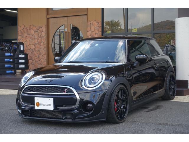 ＭＩＮＩ ＭＩＮＩ クーパーＳＤ　ミッドナイトブラック　ＪＣＷキャリパー　ＫＷ車高調　ＥＮＫＥＩホイール　バックカメラ　禁煙車　ＬＥＤヘッドライト　クルーズコントロール　マルチファンクションスイッチ　純正ナビ　ドライビングモード