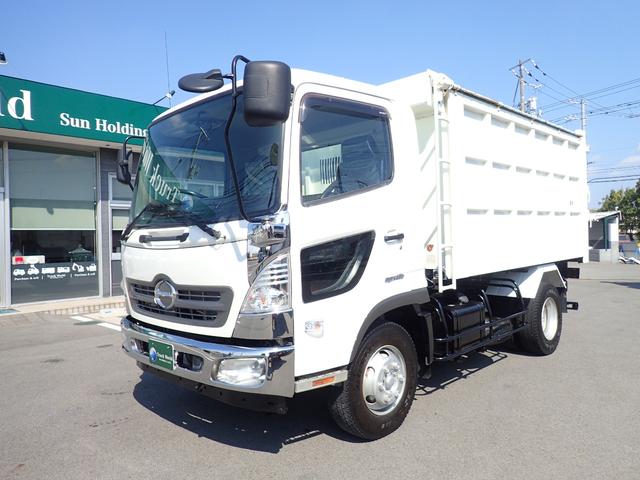 日野 ヒノレンジャー 深ダンプ　９．５ｍ３　電動コボレーン天井式　３ｔ積　Ｈ２６　１９０馬力　ターボ車　メッキパーツ　テールゲート方開き（右）　電動回転シート（天井とじ・田村８８８）　ミラー格納式　ＥＴＣ　３列シート（中央折りたたみ式）　ＳＲＳエアバッグ