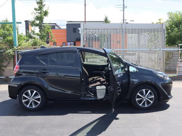 アクア(トヨタ) Ｇ　フレンドマチック車　タイプ２　定期点検整備　納車点検整備　フレンドマチック車　タイプ２　専用軽減パワステ　手動運転装置　旋回ノブ　リモコン式専用運転席パワーシート　運転席シートバック中折れ用ストラップ　助手席前倒しストラップ　バックドア用ストラップ 中古車画像