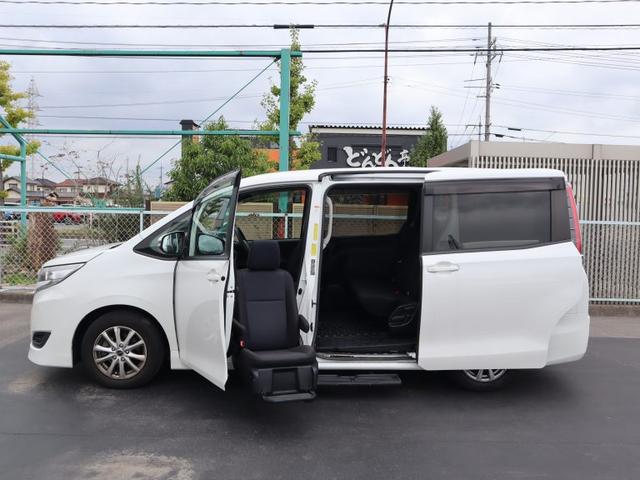ノア(トヨタ) Ｘ助手席リフトアップシート車電動ステップ付き　スマートキー＆プッシュスタート、衝突被害軽減ブレーキ、左右電動スライドドア、ナビ・テレビ（フルセグ）・バックカメラ、ソナー（前後）、ＥＴＣ、ドライブレコーダー（前後）、ＬＥＤライト、アルミホイール 中古車画像