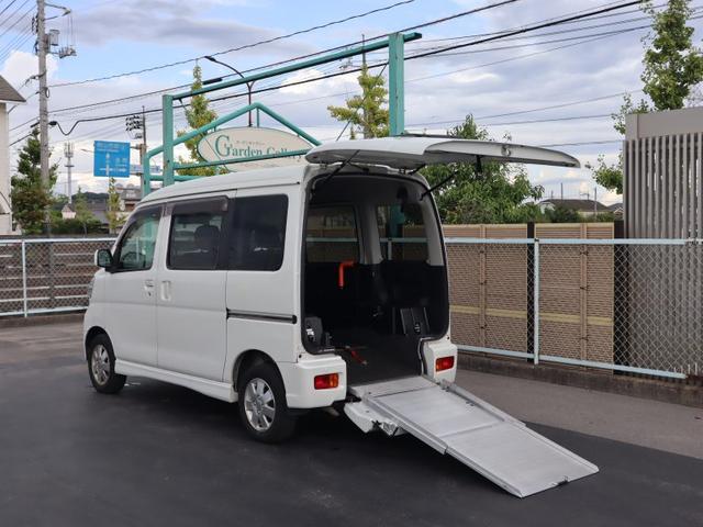 アトレーワゴン(ダイハツ) 車いすスロープ車ＳＡ３　折り畳み補助シート仕様　車いすスロープ車ＳＡＩＩＩ　折り畳み補助シート仕様　車いす用ウィンチリモコン　アイドリングストップ　ナビ　ソナー　オートエアコン　リヤヒーター　ドライブレコーダー（前側・室内）　アルミホイール 中古車画像