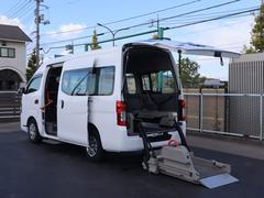 NV350キャラバンバン 車いすリフト車 車いす2台仕様 車いすリフト車 車いす2台仕様 衝突被害軽減ブレーキ、アラウンドビューモニター(ルームミラー内)、リヤクーラー、リヤヒーター、出てくる手すり(前後) 中古車画像