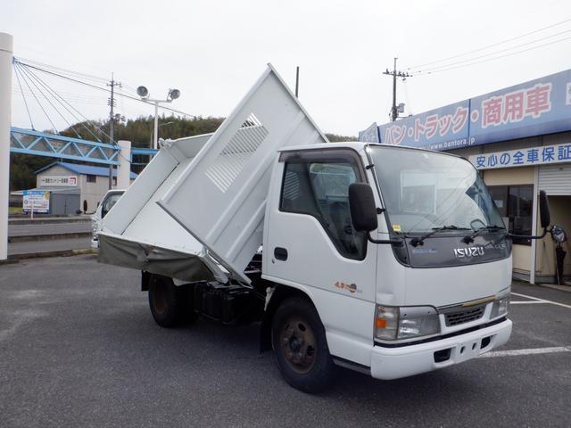 ダンプ　三転ダンプ　２ｔ積　３ペダル　荷台内寸３０５ｃｍ１５９ｃｍ３１ｃｍ　５速ミッション　走行距離１９５００ｋｍ　坂道発進補助装置　エアコン　パワステ　パワーウインド　エアバック