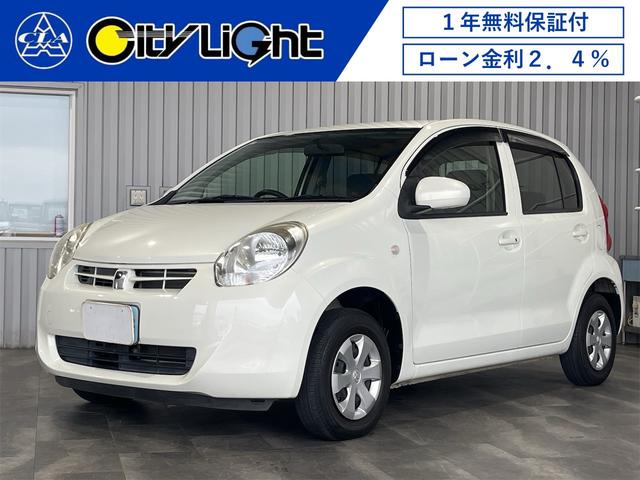 パッソ(トヨタ) Ｘ　クツロギ　１年保証付・禁煙車・純正ナビ・ＴＶ・ＣＤ・ＤＶＤ・Ｂｌｕｅｔｏｏｔｈ・バックモニター・エアコン・ドリンクホルダー・電動格納ドアミラー・キーレスエントリー・ビルトインＥＴＣ・フロアマット・サイドバイザー 中古車画像