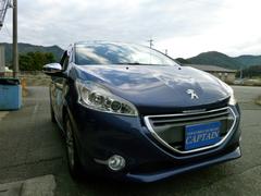 208 アリュール 革シート 5速マニュアル 純正アルミホイール HIDヘッドライト オールシーズンタイヤ 中古車画像