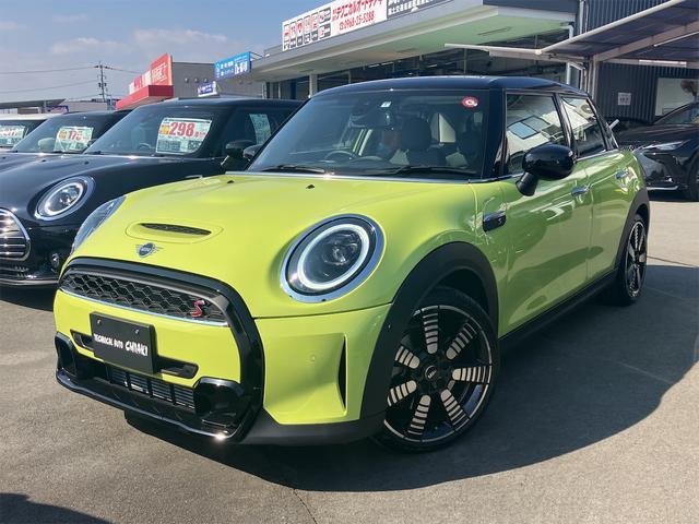 ＭＩＮＩ ＭＩＮＩ クーパーＳプレミアムプラスパックエッセンシャルトリム　アップルカープレイ　リアビューカメラ　クルーズコントロール　コンフォートアクセス　シートヒーター　１８インチアロイホイール　パルススポーク２トーン　ＭＩＮＩドライビングモード