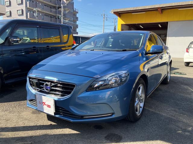 V40（ボルボ）Ｔ４　ＥＴＣ　バックカメラ　ナビ　オートクルーズコントロール　アルミホイール　オートライト　キーレスエントリー　ＡＴ　盗難防止システム　ＡＢＳ　ＣＤ　ＵＳＢ　エアコン　パワーステアリング 中古車画像