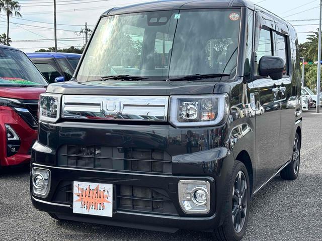 車両周辺をカメラ映像で確認できる機能！全周囲カメラ！ アイドリングストップ　電動格納ミラー　ベンチシート　ＣＶＴ　ＡＢＳ