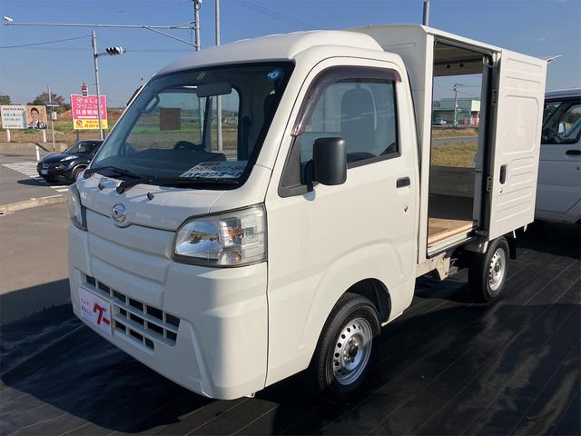 　軽トラック　ＡＴ　エアコン　パワーステアリング　運転席エアバッグ　助手席エアバッグ　タイヤ４本新品(1枚目)