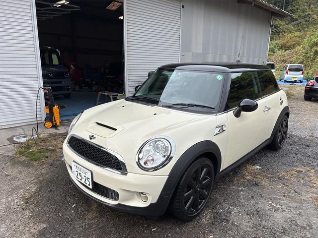 ナビ搭載！迷う道も知らない道も安心して走れます！ 運転席エアバッグ　助手席エアバッグ　サイドエアバッグ