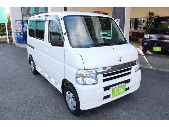 Ｍ　禁煙車　カセット　ラジオ　フロント左右パワーウインドウ　キーレス　リアシートフォールダウン機構　実走行２７，８００キロ　プレミアムホワイトパール