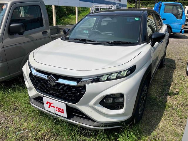 車両周辺をカメラ映像で確認できる機能！全周囲カメラ！ アイドリングストップ　電動格納ミラー　シートヒーター　ＡＴ　ＣＤ　ＵＳＢ