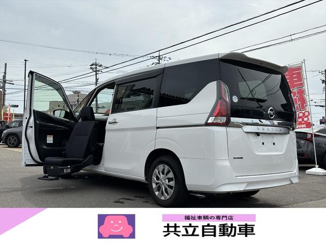 セレナ(日産) Ｘ　４ＷＤ　助手席リフトアップシート　福祉車両 中古車画像