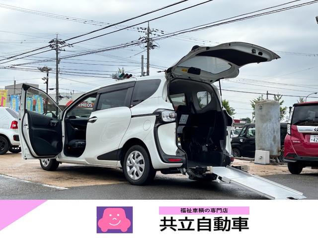 シエンタ(トヨタ) ＸＶパッケージ　ウェルキャブ　タイプ３　福祉車両　助手席回転シート車いす１人　後退防止ベルト　車いす固定装置電動タイプ 中古車画像