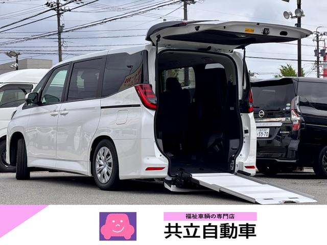 ノア(トヨタ) Ｘ　車いす仕様車タイプ１　４ＷＤ　登録済み未使用車　福祉車両　スロープタイプ　車いす２人　電動ウインチ　車いす電動固定装置　リアオートエアコン　両側パワースライドドア　スマートキー 中古車画像