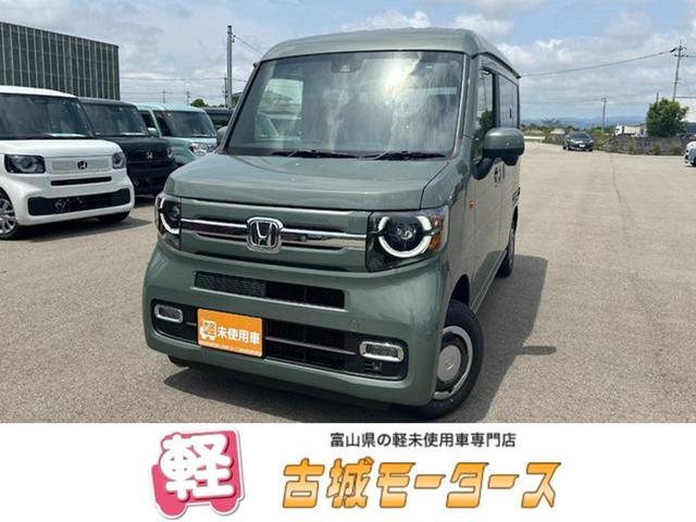 ファン　届出済未使用車　キーレスエントリー　スマートキー　ＬＥＤヘッドライト　オートクルーズコントロール　バックカメラ　スマートキーシステム　パワーウインドウ　衝突安全ボディ　エアコン　パワーステアリング
