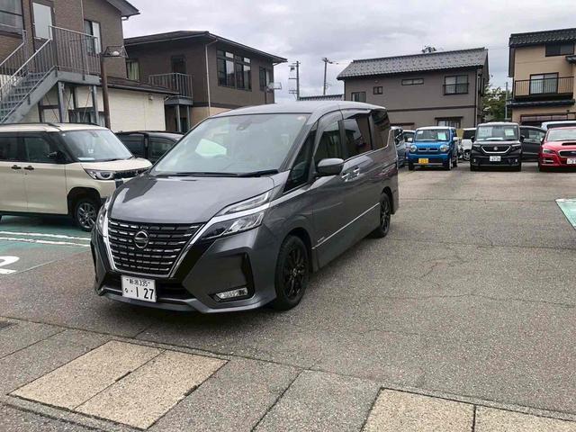 セレナ ハイウェイスターＶ　ＥＴＣ　全周囲カメラ　ナビ　ＴＶ　クリアランスソナー　オートクルーズコントロール　パークアシスト　衝突被害軽減システム　両側電動スライドドア　ＬＥＤヘッドランプ　スマートキー　アイドリングストップ（1枚目）