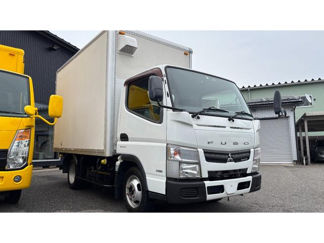 　キッチンカー！　テーブル型冷蔵庫２台　冷凍庫１台　２槽シンク　手洗いシンク　作業台　コンセント３か所　外部電源（外部電源コード）車内