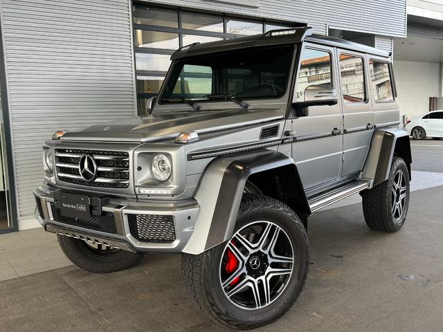 メルセデス・ベンツ Ｇクラス Ｇ５５０　４×４スクエアード　ｄｅｓｉｇｎｏマグノプラチナムマット　ｄｅｓｉｇｎｏハーフレザーシート　可変ダンパー　スライディングルーフ　ｈａｒｍａｎ／ｋａｒｄｏｎ　全周囲カメラ　２２ＡＷ　正規ディーラー認定中古車　１年保証