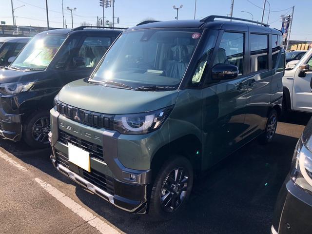 三菱 デリカミニ Ｔ　プレミアム　４ＷＤ　デリ丸。付き　４ＷＤ　ｅ－アシスト　ＬＥＤライト　両側パワースライドドア　デジタルルームミラー　マルチアラウンドモニター　シートヒーター　リアサーキュレーター　オートエアコン　届出済未使用車