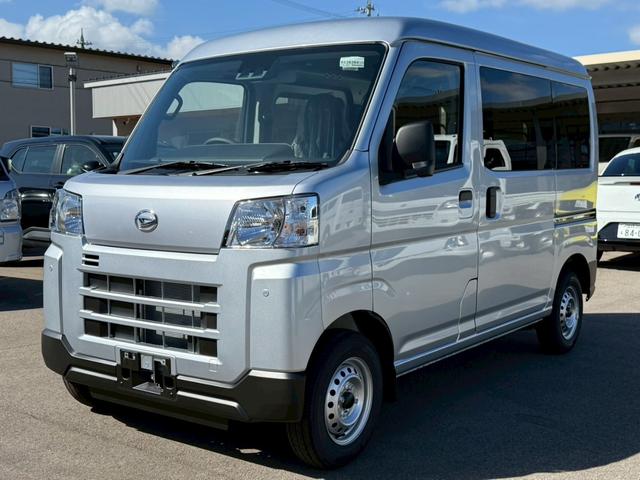ハイゼットカーゴ ＤＸ　ＳＡＩＩＩ　４ＷＤ　届出済未使用車　衝突被害軽減システム　クリアランスソナー　両側スライドドア　アイドリングストップ　ＥＳＣ　エアコン　パワーステアリング　運転席エアバッグ　助手席エアバッグ（1枚目）