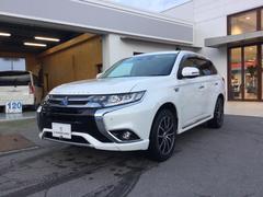 三菱　アウトランダーＰＨＥＶ　Ｇプレミアムパッケージ　４ＷＤ　サンルーフ　革シート