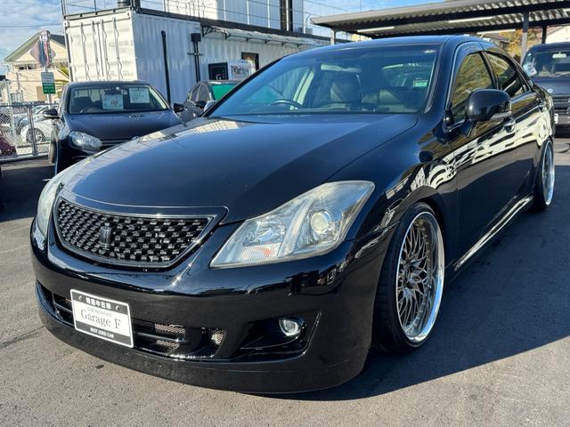 ２００クラウン入庫しました！！ ローダウンに１９インチホイールでバランスＧｏｏです♪