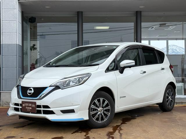 １５Ｘ　ＨＹＢＲＩＤ　ワンオーナー　禁煙車　デジタルインナーミラー　全周囲カメラ　ミュージックプレイヤー接続　ドライブレコーダー　オートヘッドランプ　ＥＴＣ　プッシュスタート　衝突被害軽減システム　車検整備付