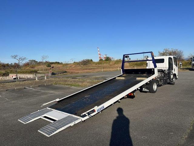 　問合番号７１７７　新潟在庫　積載２９５０ｋｇ　キャリアカー　花見台　ウインチ　自動歩み　ラジコン付　床フック５対　床縞板　６速　１５０馬力　長５６９０　幅２１７０　高８０