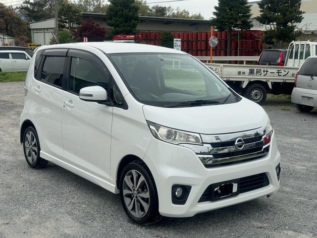 日産 デイズ ハイウェイスター　Ｇ　４ＷＤ　　スマートキー　プッシュスタート　ナビ　テレビ　バックカメラ　ＥＴＣ　　アルミホイール　ＣＶＴ　スタッドレスアルミホイールタイヤあり