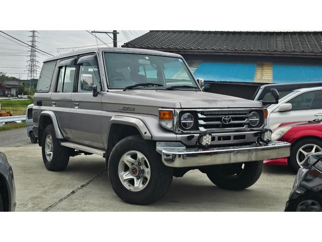 トヨタ ランドクルーザー70 1984年モデル ZX 4WD (4ドア)の価格 トヨタ ランドクルーザー70 1984年モデル ZX 4WD (4ドア)の価格