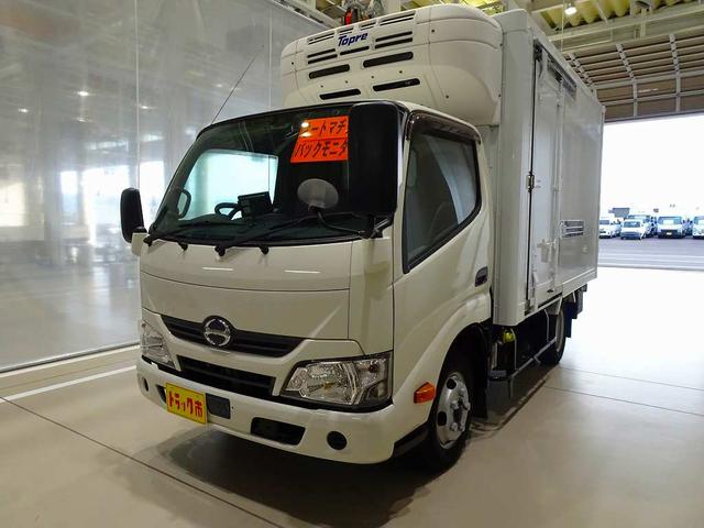 全低床　２ｔ　標準　低温冷凍車　総重量５ｔ未満　±３０度設定　－１０度確認　荷室仕切り扉付／脱着可　リア観音扉／９０度ストッパー付　床ＦＲＰ製／プラスチックすのこ付　左右サイドドア付　水抜き穴　荷室灯