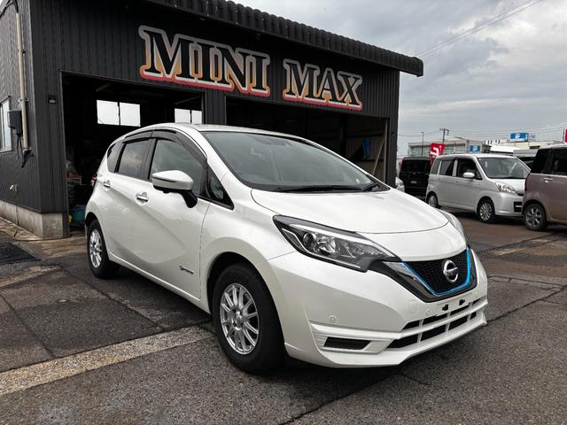 ノート(日産) ｅ−パワー　Ｘ　ナビＴＶ　ＢＴ　アラウンドビューモニター　スマートルームミラー　エマージェンシーブレーキ　前後ドラレコ　前後コーナーセンサー　ＥＴＣ　スマートキー　ＴＲＣ　オートＡＣ　ＥＴＣ　１４アルミ　レーンキープ 中古車画像