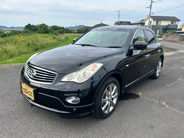 スカイラインクロスオーバー ３７０ＧＴ　ＦＯＵＲ　３７００ｃｃ　４ＷＤ　１８インチ純正アルミ　ＴＶ　柿本改マフラー（1枚目）