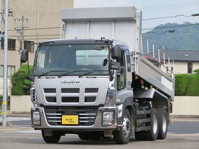 いすゞ ギガ ９．６ｔ　ダンプ　２デフ　内寸−長５１０