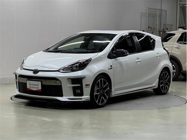 アクア(トヨタ) Ｇ　ＧＲスポーツ・１７インチパッケージ　Ｔ−Ｃｏｎｎｅｃｔナビ　衝突被害軽減ブレーキ　車線逸脱警報　横滑防止装置　デュアルエアバッグ　先進ライト　ＬＥＤヘッドランプ　フルセグＴＶ　純正アルミホイール　スマートキ−　ＥＴＣ　バックモニター 中古車画像