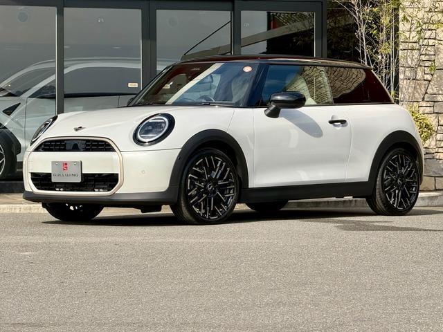 フェイバードトリム　ＯＰ１８インチＡＷ べスキンベージュスポーツシート　アダプティプＬＥＤヘッドライト