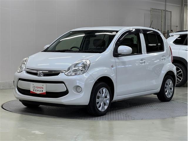 パッソ(トヨタ) Ｘ　Ｇパッケージ　フルセグ　ＤＶＤ再生装置　ＣＤ再生装置　ベンチシート　スマートキ−　イモビライザー　ＥＴＣ　ワンオーナー　デュアルエアバッグ　ＡＢＳ　横滑防止装置　アイドリングストップ　オートエアコン　パワステ 中古車画像