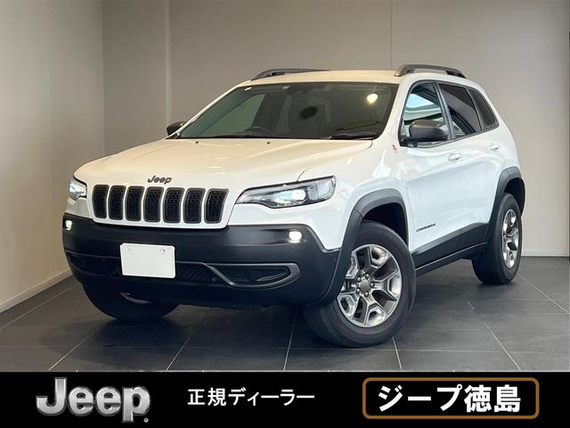 ジープ徳島では新車・中古車どちらもそろえております！ ４ＷＤ　ワンオーナー　純正８．４インチユーコネクトナビ