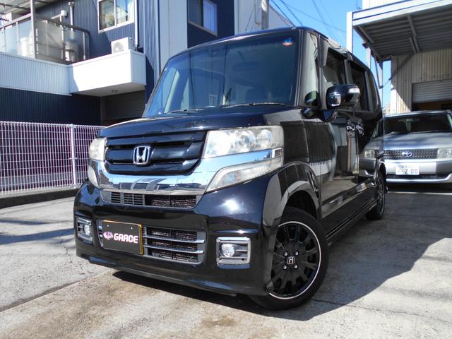N−BOXカスタム(ホンダ) G ターボSSブラックスタイルパッケージ ターボ 4WD 両側電動スライドドア 純正SDナビTV フルセグ DVD再生 Bluetooth対応 バックモニター ETC ハーフレザーシート 衝突軽減ブレーキ タイミングチェーン 中古車画像