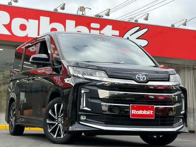 ノア(トヨタ) ハイブリッドＳ−Ｚ　ワンオーナー／１０．５インチメモリーナビ／ＣＤ＆ＤＶＤ再生／Ｂｌｕｅｔｏｏｔｈ＆ＵＳＢ＆ＨＤＭＩ接続／バックカメラ／ＡＣ１００Ｖ電源／前後ドライブレコーダー／２．０ＥＴＣ／イルミルーフスポイラー 中古車画像