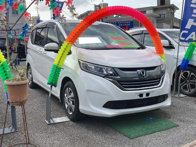 沖縄県の中古車ならフリードハイブリッド ハイブリッド・Ｇホンダセンシング　スマートキー　ウォークスルー　ナビＴＶ　緊急ブレーキサポート　両側パワースライドドア　後部座席用フリップダウンモニター　三列シート６人乗り　クルーズコントロール　バックモニター　ＥＴＣ