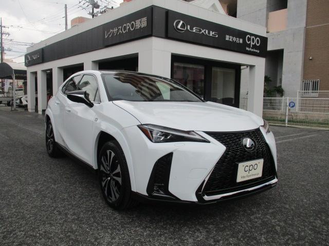 沖縄の中古車 レクサス ＵＸ 支払総額 526.2万円 リ済込 2023(令和5)年 0.4万km ブラックルーフ・ホワイトノーヴァガラスフレーク