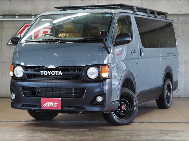 沖縄県中頭郡北谷町の中古車ならハイエースバン 　スーパーＧＬ　ベッドキッド　買取直販　丸目スタイル換装　オーバーフェンダー　スチールホイール　特注シートカバー　ウッドハンドル　Ｂカメラ　ルーフラック