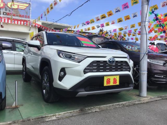 沖縄県うるま市の中古車ならＲＡＶ４ ハイブリッドＧ　トヨタセーフティセンス　トヨタ純ワイドナビ　フルセグ　Ｂｌｕｅｔｏｏｔｈ　ＤＶＤ　バックモニター　コーナーセンサー　デジタルミラー　クルーズコントロールパワーバックドアＬＥＤヘッドライト　ＡＣ１００Ｖ