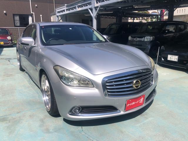 沖縄県沖縄市の中古車ならシーマ ハイブリッド　ＶＩＰ　Ｇ　ティン車高調２０インチアルミ最上級グレードＢＯＳＥ５．１ｃサラウンドヘッドレスモニターサンルーフプライベートシアター