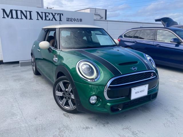 沖縄の中古車 ＭＩＮＩ ＭＩＮＩ 支払総額 385万円 リ未 2019(令和1)年 0.8万km ブリティッシュレーシンググリーン