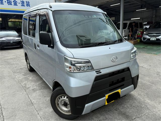 沖縄県の中古車ならハイゼットカーゴ ＤＸ　・両側スライドドア・ＬＥＤヘットライト・ラジオ・リアコーナーセンサー・スマートアシスト・アイドリングストップ・仕切りカーテン・スマートキー・前席パワーウィンドー