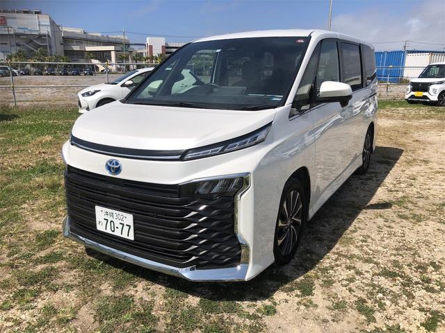 沖縄県豊見城市の中古車ならヴォクシー ハイブリッドＳ－Ｚ　カーナビ（Ｂｌｕｅｔｏｏｔｈ・ＴＶ）　バックカメラ　ＥＴＣ　後ろ両側パワースライドドア　衝突回避支援システム　純正アルミ　スマートキー　保証あり