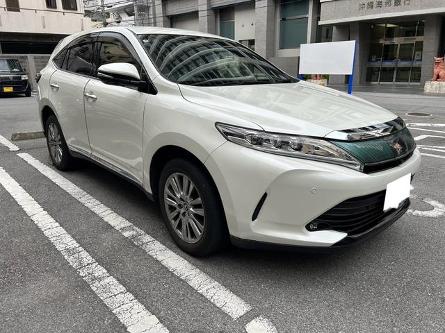 沖縄の中古車 トヨタ ハリアー 支払総額 250万円 リ済込 2018(平成30)年 5.3万km パールホワイト